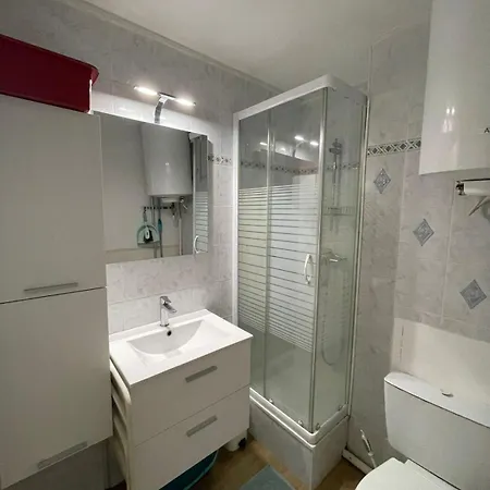 Appartement Climatise 4 Couchages, Ascenseur, Piscine, Parking ,Proche Mer